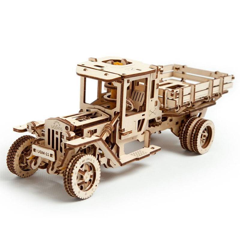 Maquette en bois voiture : Roadster VM-01, modèle mécanique - Ugears - Rue  des Puzzles