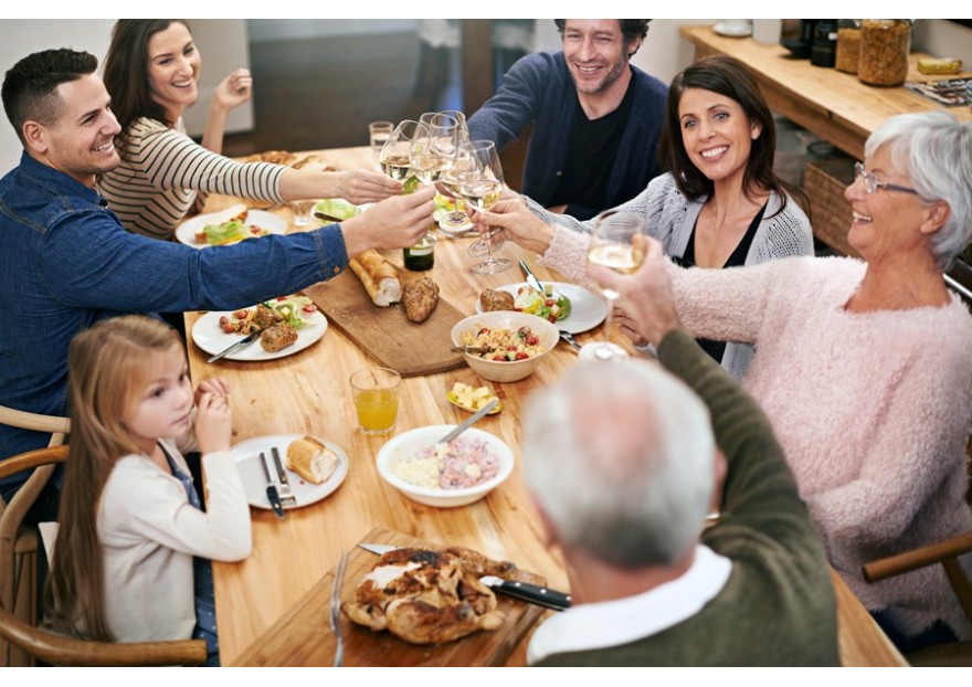 Top 10 des jeux de société pour animer un repas de famille | BCD Jeux